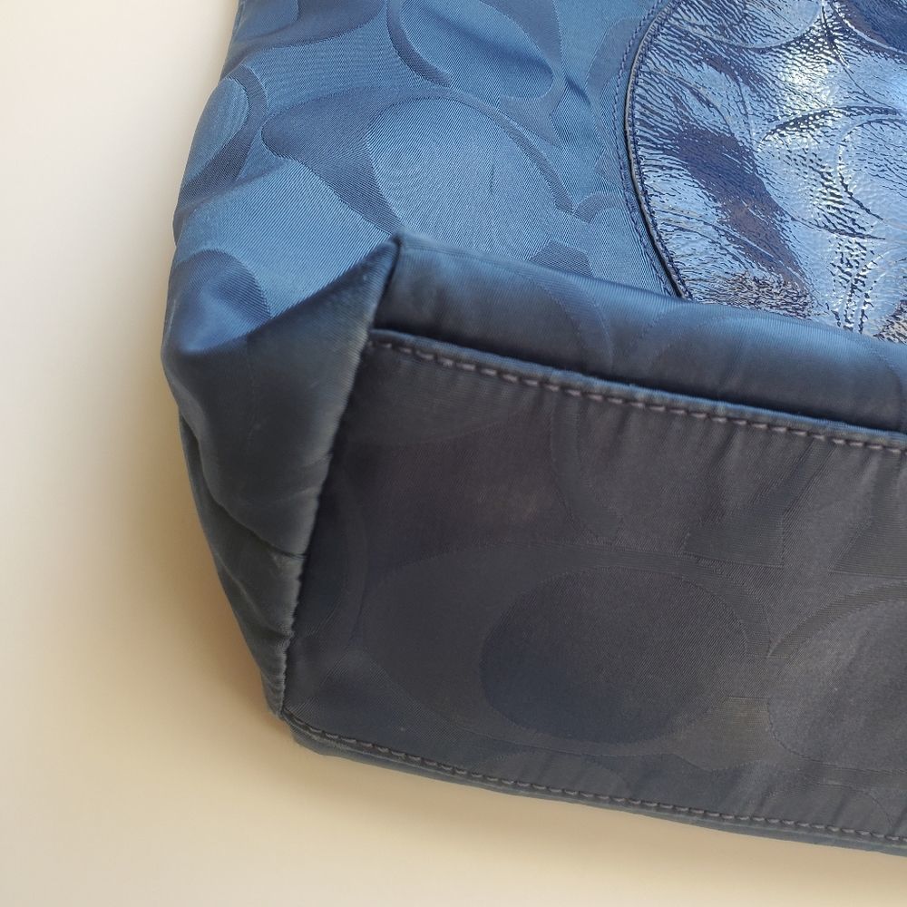 Coach shoulder purse - Picture 6 of 8